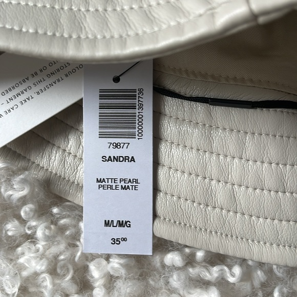 Bundle 2 Listings for $20😀Babaton Bucket Hat NWT - Picture 3 of 8